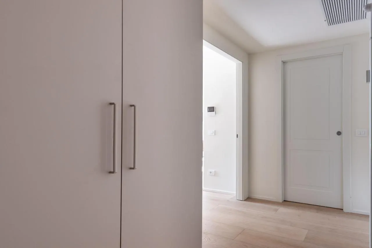 We Home - Santa Sofia House, Duomo Milan Apartment