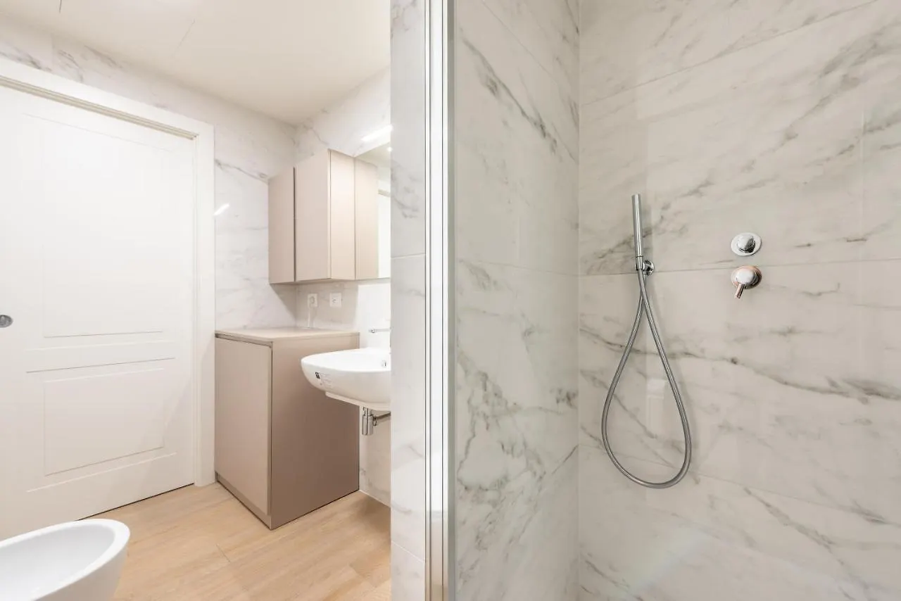 We Home - Santa Sofia House, Duomo Milan 0*,  Italy