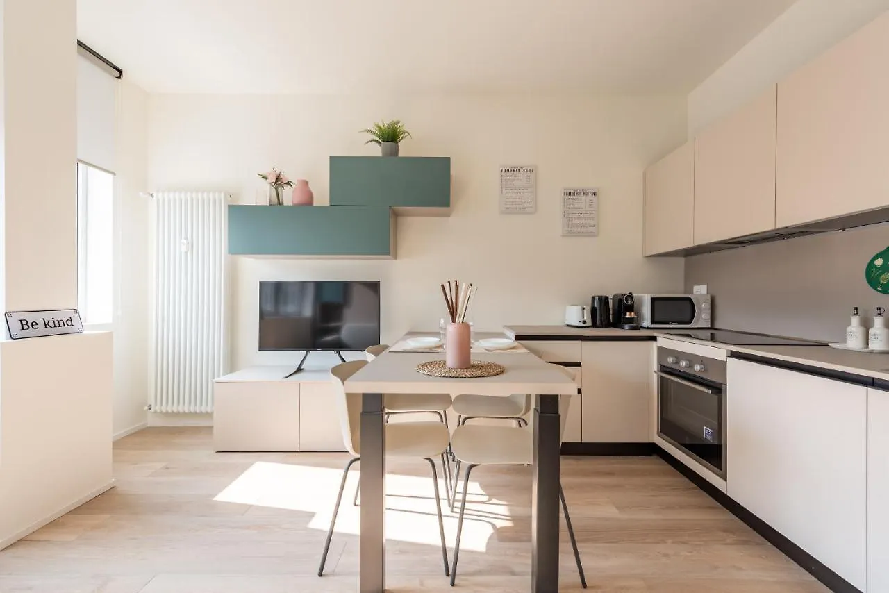 We Home - Santa Sofia House, Duomo Milan 0*,  Italy