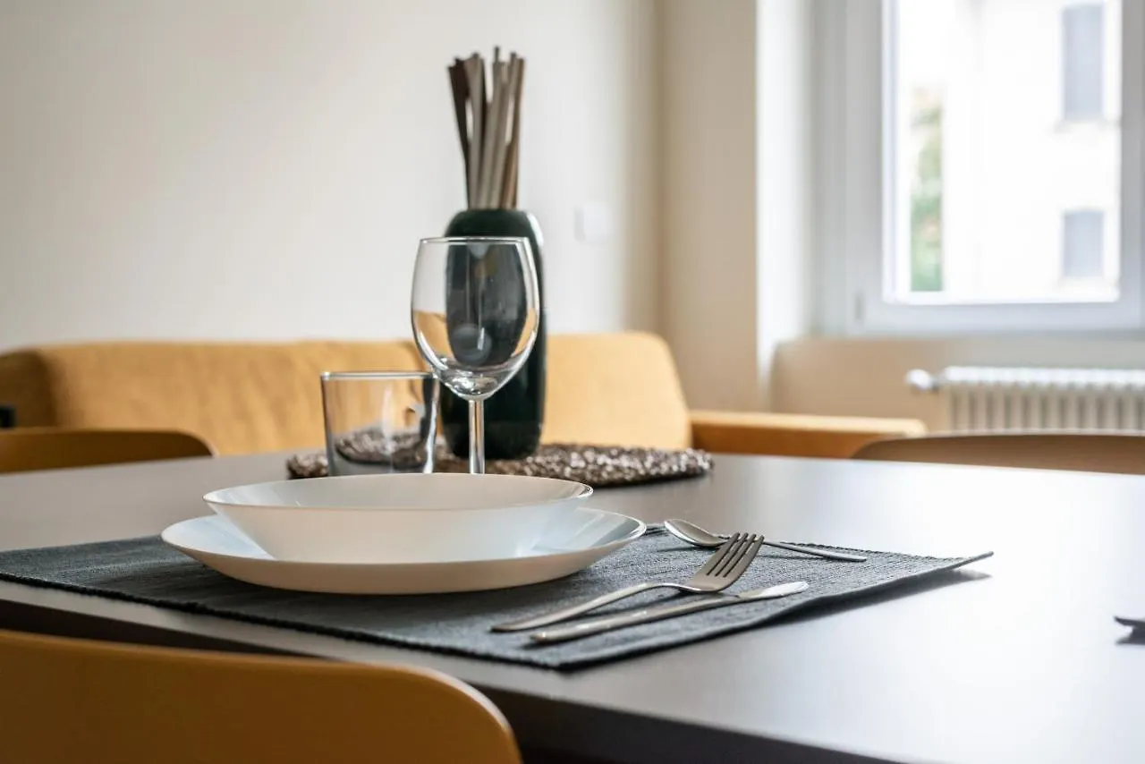 We Home - Santa Sofia House, Duomo Milan Apartment