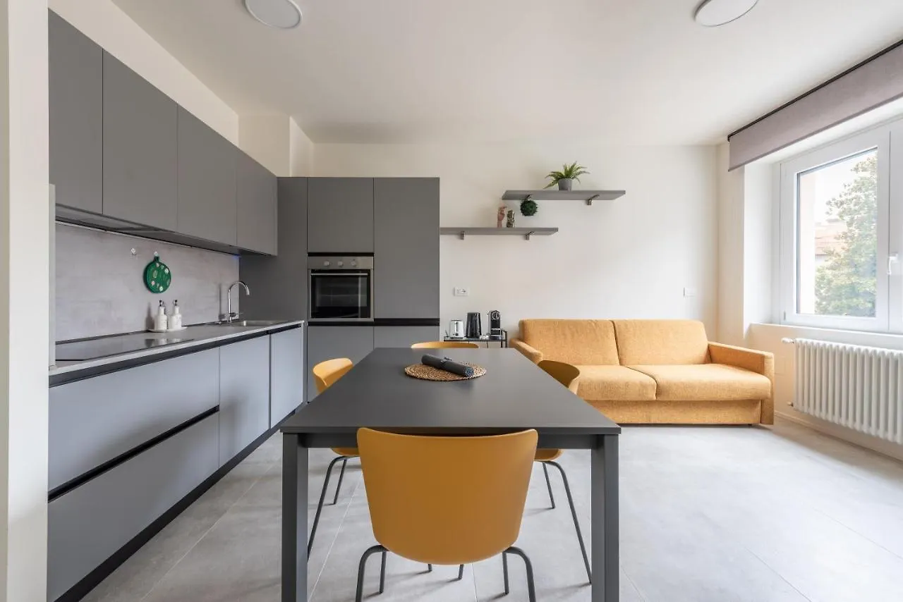We Home - Santa Sofia House, Duomo Milan Italy